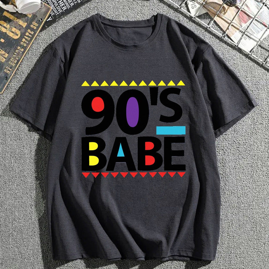 "90'S BABE" Trendy T-shirt For Men, Plus Size Comfy Summer Graphic Tee For Big & Tall Man